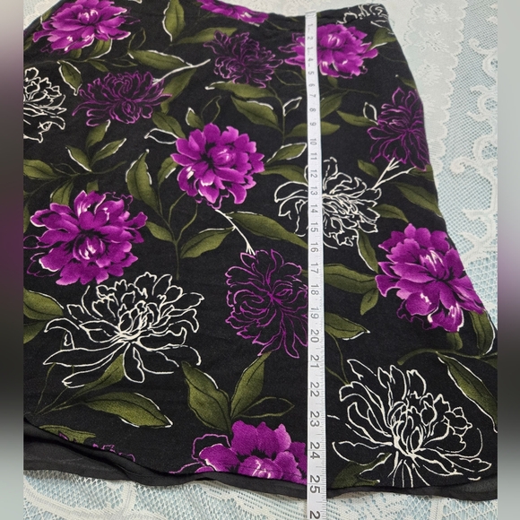 Jones Wear Size 16 Floral Midi Skirt A-line Flare Black Purple Lined High Waist - Picture 6 of 7